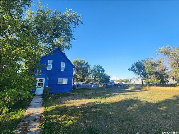 5th image of 534 Manitoba St E