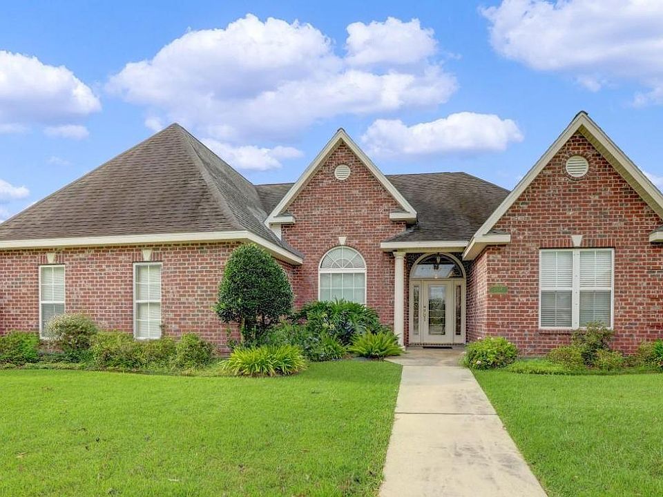 1st image of 2434 Lakewood Dr