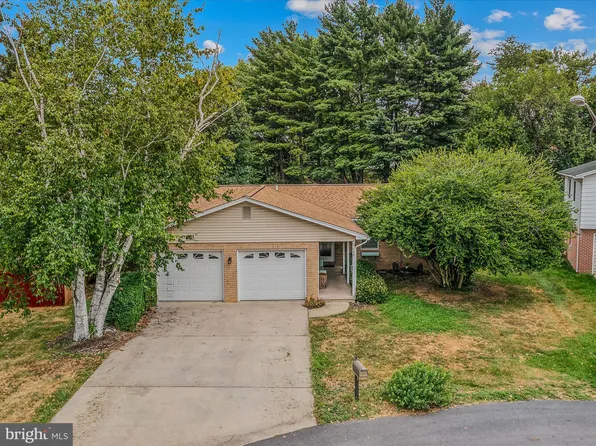 100 Meadowbrook Cir, Martinsburg, WV 25401