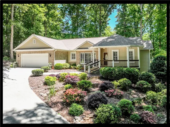 209 Berwick Ct, Seneca, SC 29672
