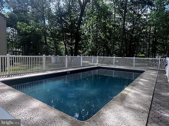 2nd image of 7 Carolyn Ln