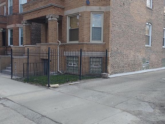 3rd image of 6243 S Vernon Ave APT 1