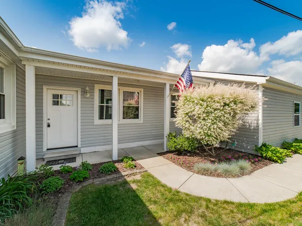 9470 Thames Blvd, White Lake, MI 48386