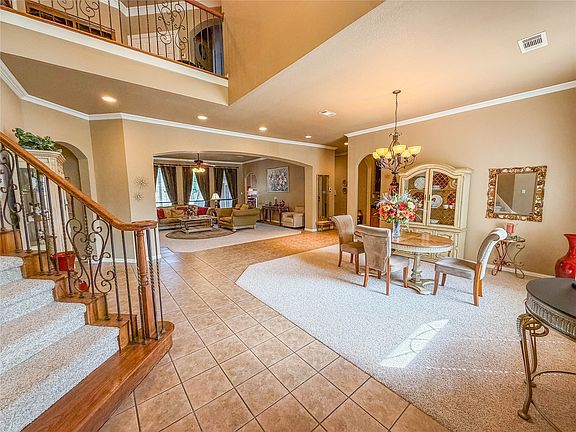 3rd image of 2737 Wood Lake Dr