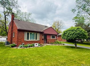 992 Key West Dr, Clawson, MI 48017
