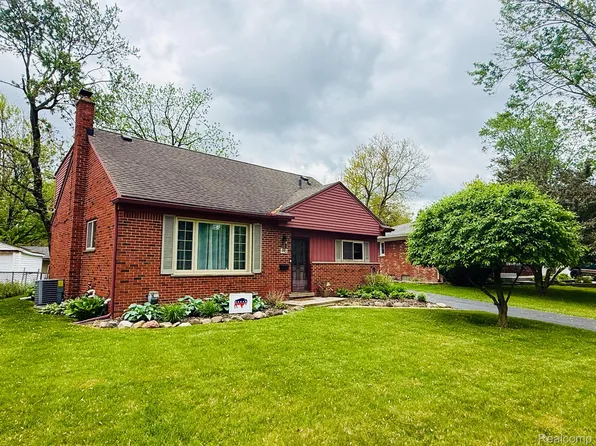 992 Key West Dr, Clawson, MI 48017