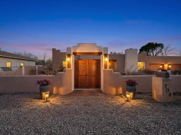 704 Tyler Rd NW, Los Ranchos De Albuquerque, NM 87107