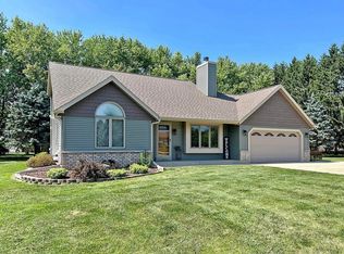 W292N6811 Dorn Rd, Hartland, WI 53029