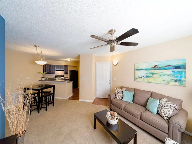 Holly Cove Apartments — Photo 12