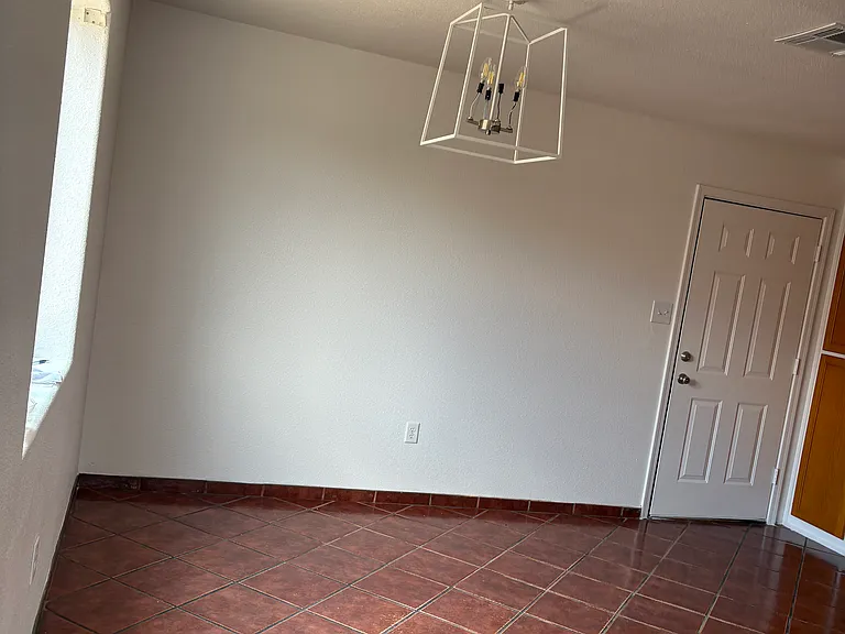 574 N Bernal Dr — Photo 6
