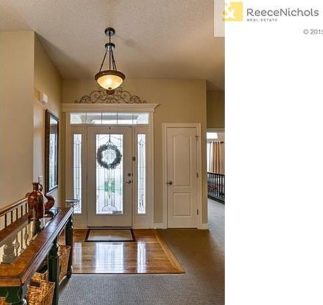 Soaring ceilings upon entry