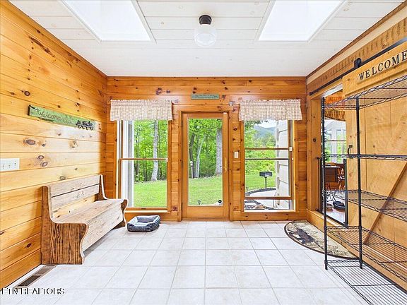20th image of 1457 Smithfield Rd