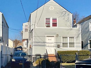 12221 Nellis St, Springfield Gardens, NY