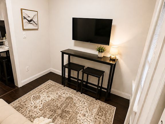 3rd image of 2418 Cambreleng Ave APT 1A
