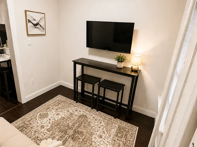 2418 Cambreleng Ave — Photo 11