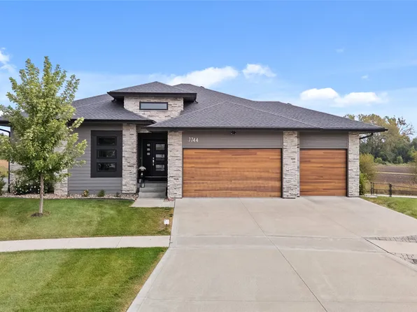 7744 NW 95th Ct, Johnston, IA 50131
