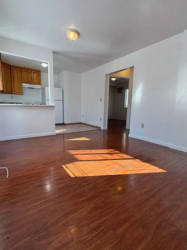 2 bed, 1.0 bath, 1100 sqft, $2,750 — Photo 2