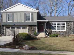 5640 Deerpath Ln, Downers Grove, IL 60516