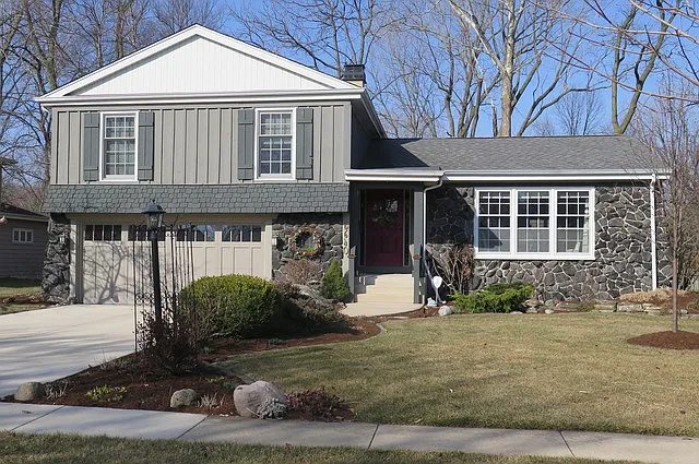 5640 Deerpath Ln photo 1