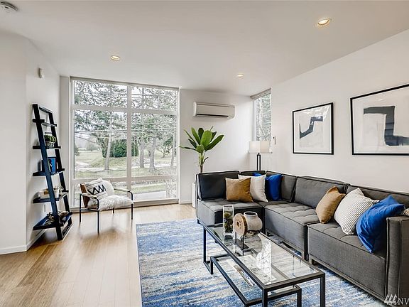 Sunlight, flow and natural elements combine to bring life into this truly modern home.