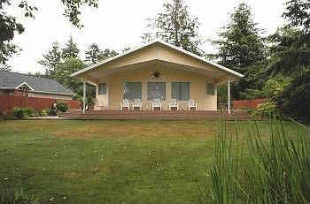1st image of 845 Hassalo Ave SE