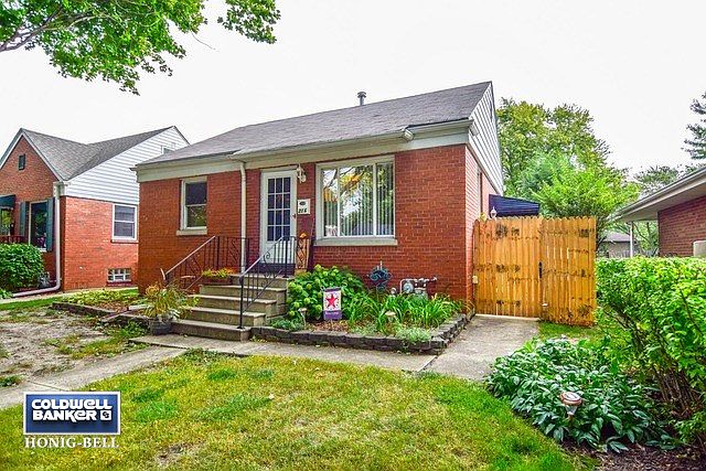 1st image of 216 Earl Ave