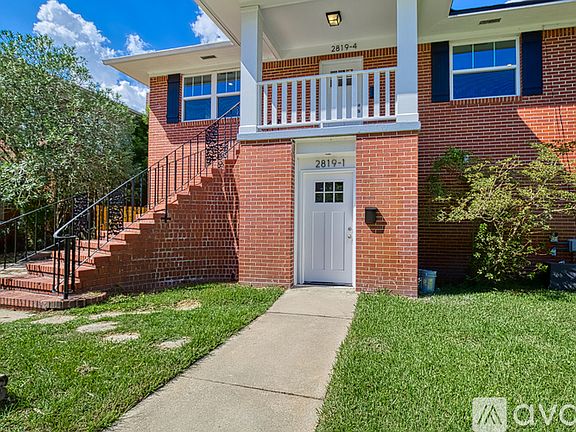 2nd image of 2819 Oak St #3