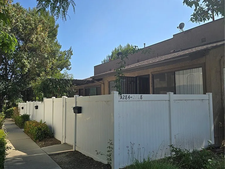 2288 Loma Alta Dr #6 — Photo 1