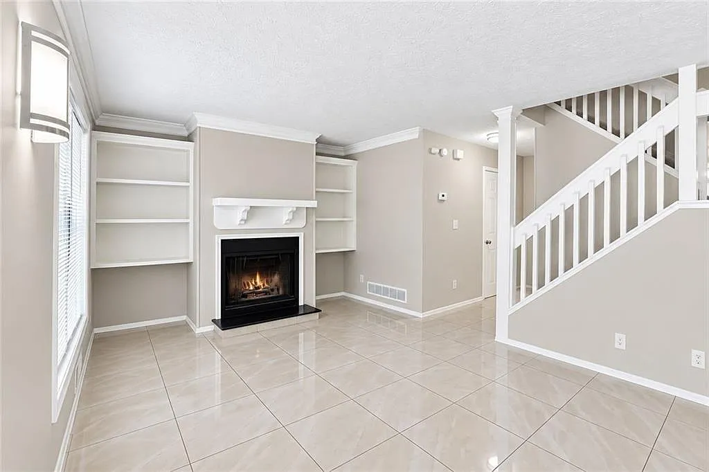 3 bed, 2.5 bath, 1600 sqft, $2,100 — Photo 4