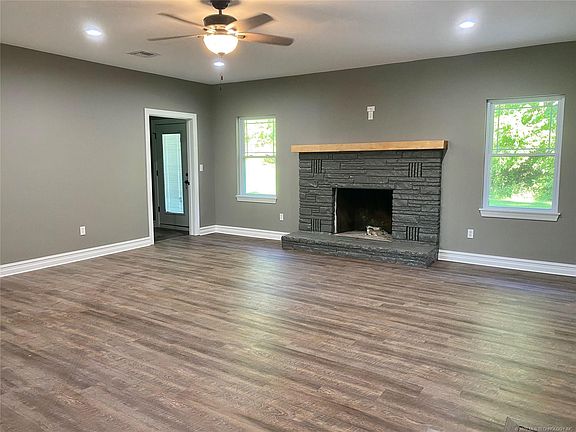 5th image of 702 Rolling Hills Dr