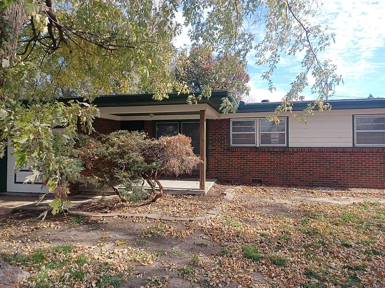 3322 S Mount Carmel Ave — Photo 3