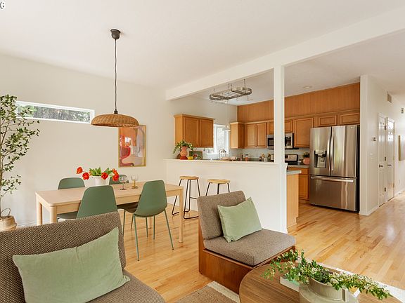 5th image of 9211 N Clarendon Ave