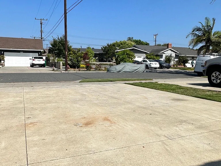 15561 Primrose Ln — Photo 23