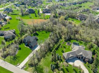 8043 Country Brook Ct, Springboro, OH 45066