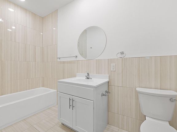 4th image of 60A Cottage St #1D