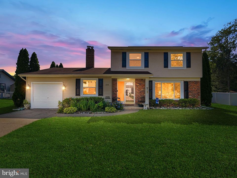 1st image of 132 Golfview Dr