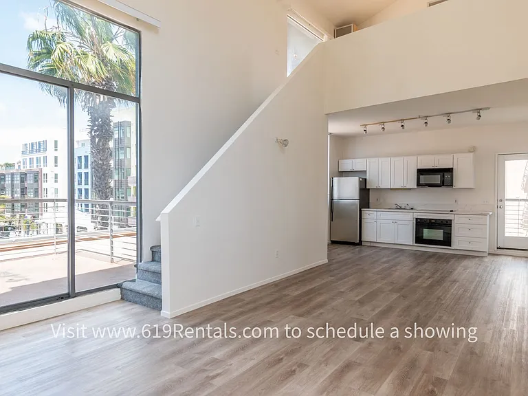 2084 Kettner Blvd #35 — Photo 2