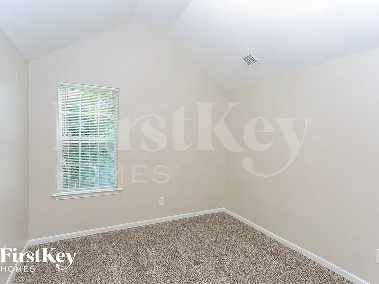 8605 Royal Bluff Dr — Photo 11