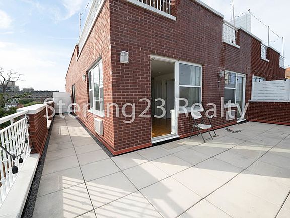 2nd image of 25-50 Crescent St #5I