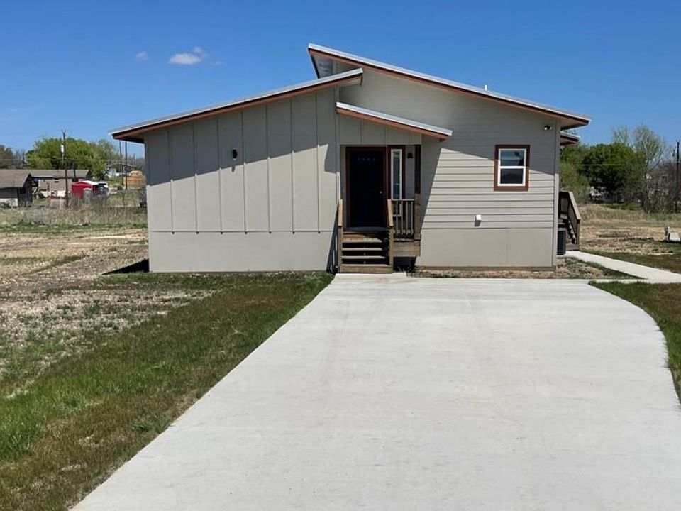Front of home and driveway