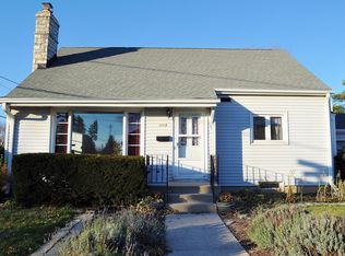 2002 E Howard Ave, Saint Francis, WI 53235