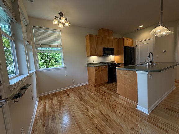 5th image of 19445 1st Ave NE