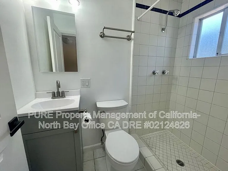 1521 E Madison St — Photo 12