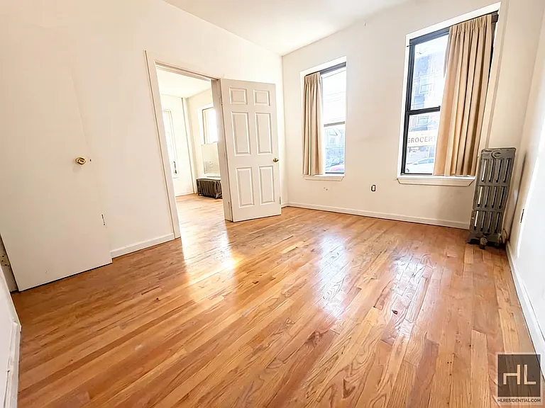 1905 W 10th St #2 — Photo 3