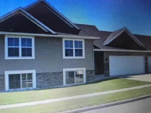 1805 27th Ave NW, Minot, ND 58703