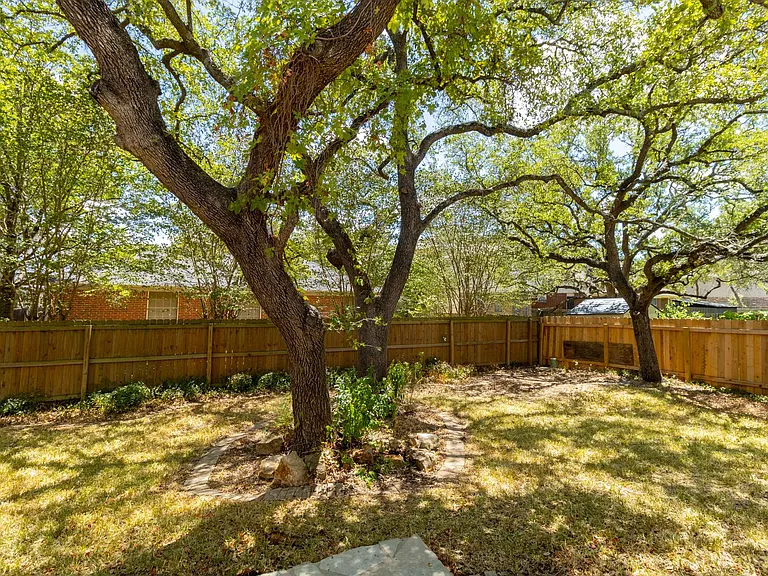 8209 Forest Heights Ln — Photo 34