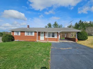 316 Windy Ridge Ln, Galax, VA 24333