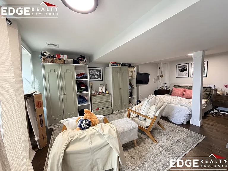 240 Palfrey St — Photo 7