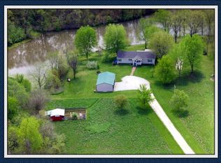 10947 Blooming Grove Rd, Palmyra, IL 62674