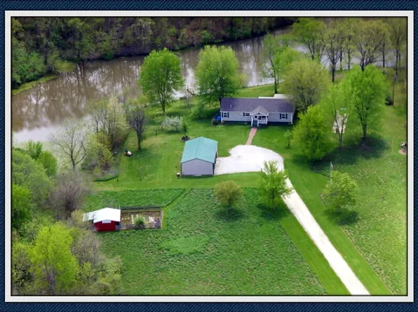 10947 Blooming Grove Rd, Palmyra, IL 62674